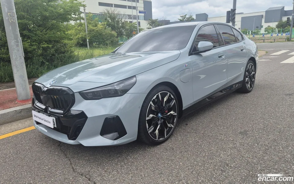 BMW 5 Series 530e 2026 — фото 1, купить с доставкой в Москву
