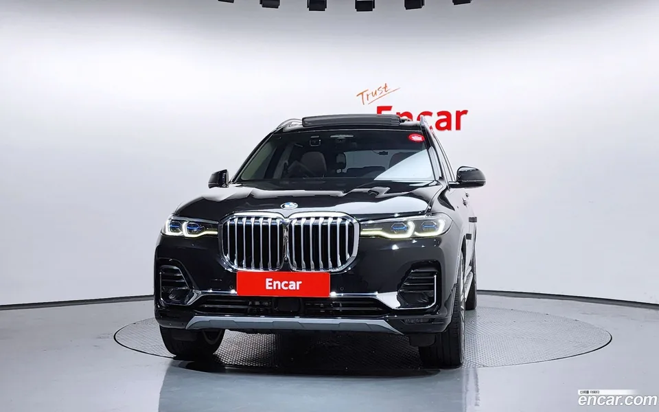 BMW X7 xDrive 40i 7 2022 — thumbnail 3