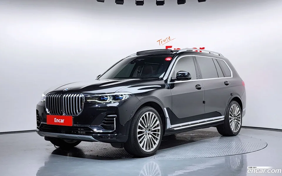 BMW X7 xDrive 40i 7 2022 — photo 1, buy with delivery to Moscow