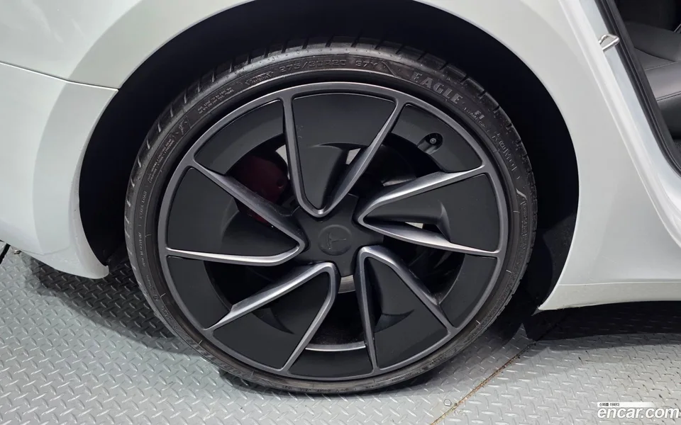 Tesla Model 3 AWD 2024 — thumbnail 2