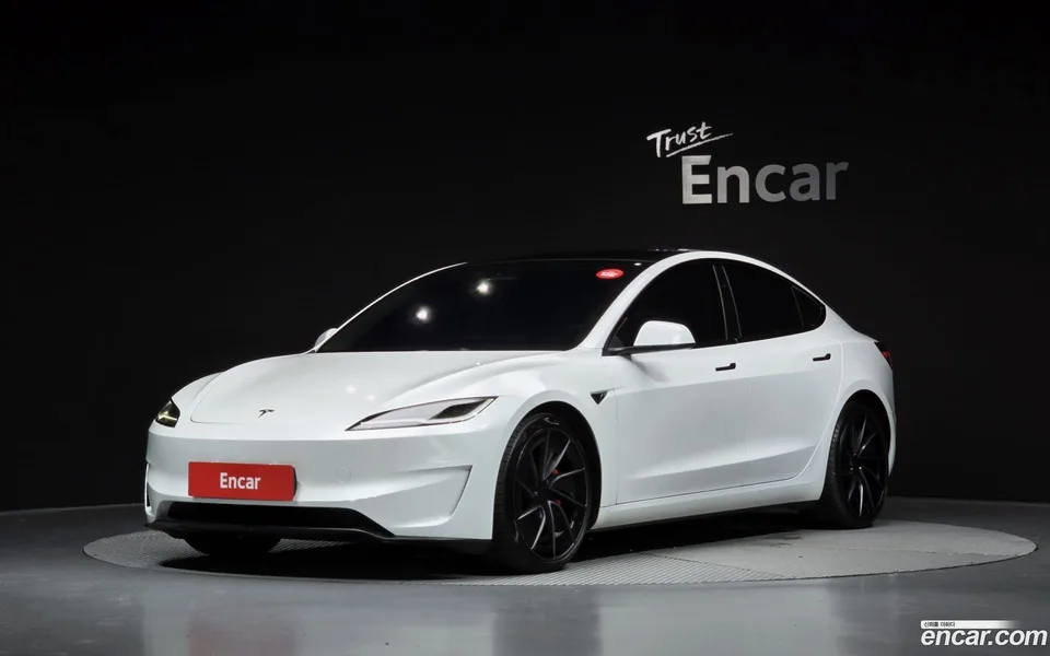 Tesla Model 3 AWD 2024 — photo 1, buy with delivery to Moscow
