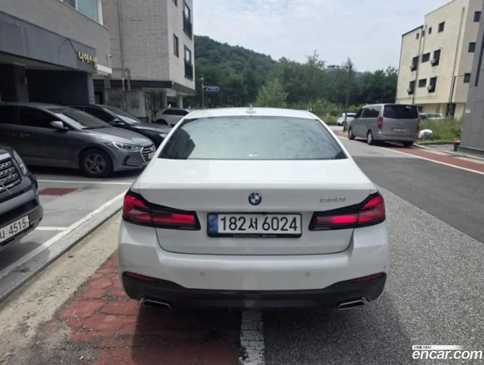 BMW 5 Series 530i M 2022 — thumbnail 2
