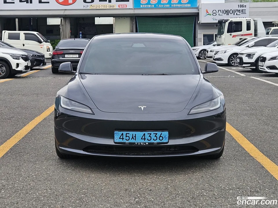Tesla Model 3 AWD 2024 — photo 1, buy with delivery to Moscow