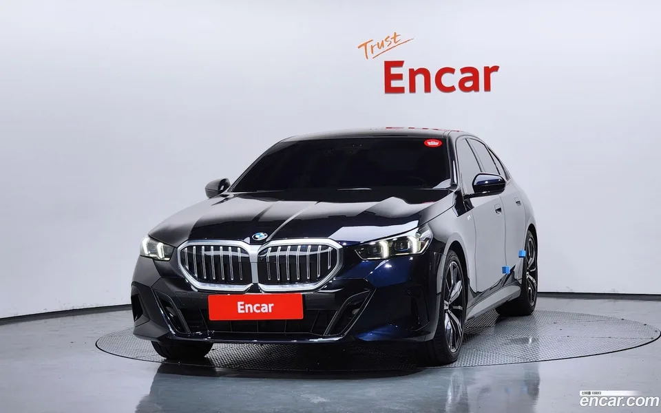 BMW 5 Series 530i xDrive M 2024 — thumbnail 3