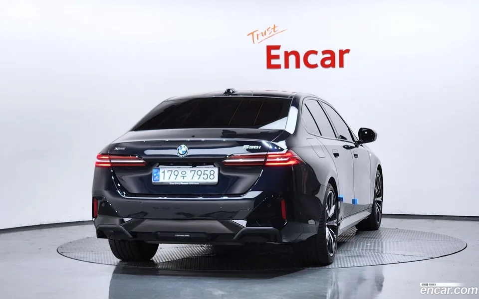 BMW 5 Series 530i xDrive M 2024 — thumbnail 4