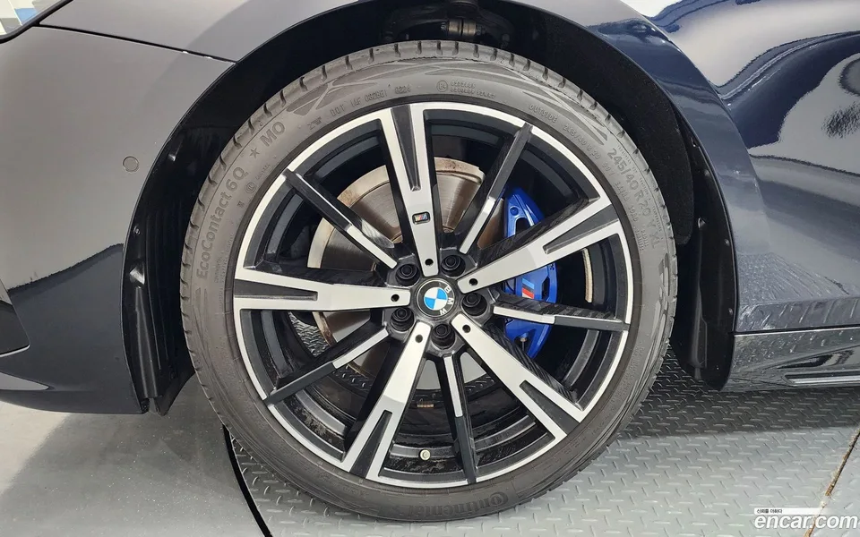 BMW 5 Series 530i xDrive M 2024 — thumbnail 5
