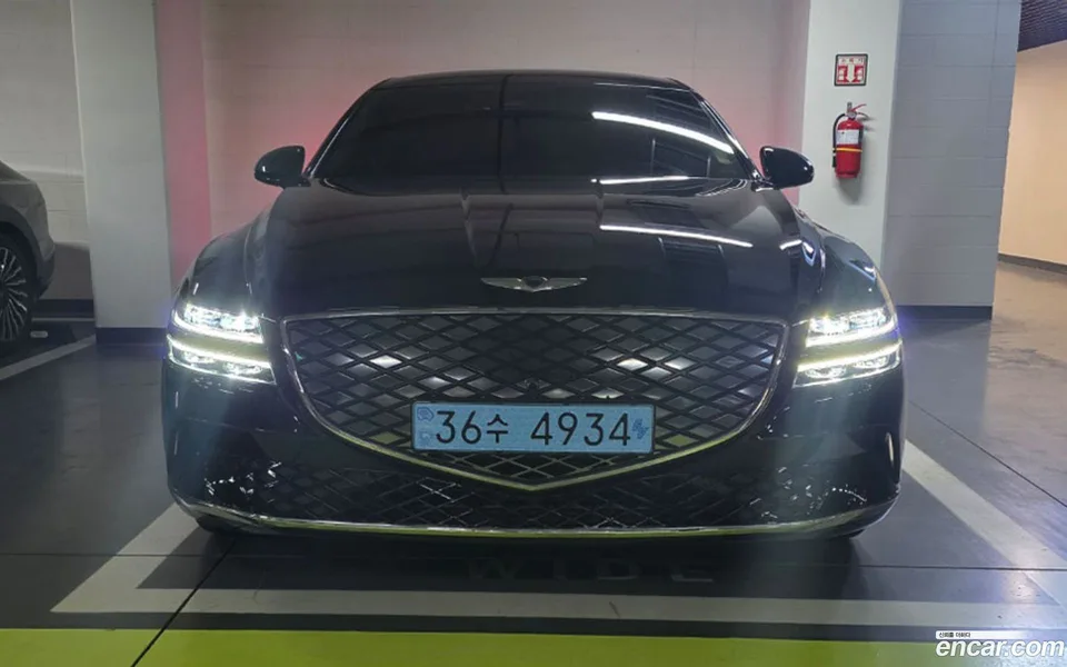 Genesis Electrified G80 e-AWD 2023 — photo 1, buy with delivery to Moscow