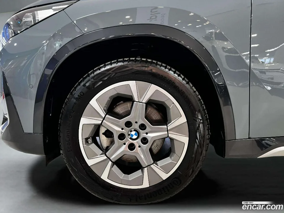 BMW X1 xDrive 20i xLine 2025 — thumbnail 2