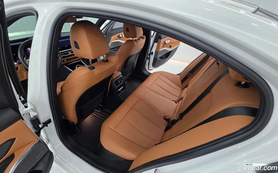 BMW 3 Series 320d M 2023 — thumbnail 5