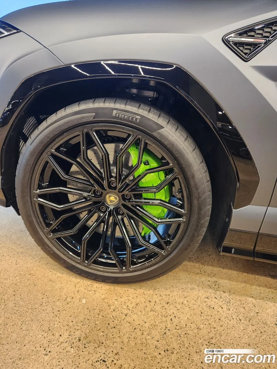 Lamborghini Urus 4.0 V8 SE 2025 — thumbnail 2