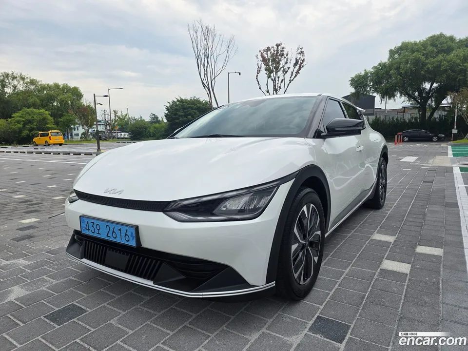 Kia EV6 2022 — photo 1, buy with delivery to Moscow