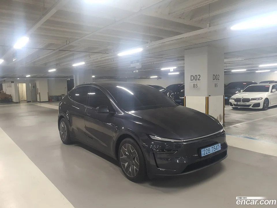 Tesla Model Y L AWD 2026 — thumbnail 3