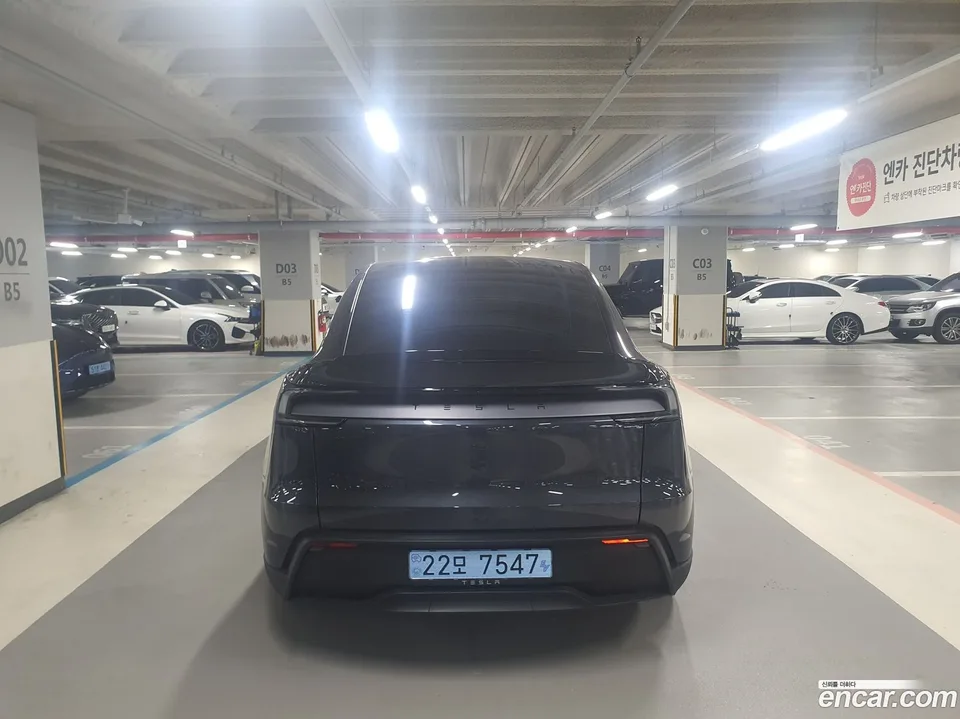 Tesla Model Y L AWD 2026 — thumbnail 4
