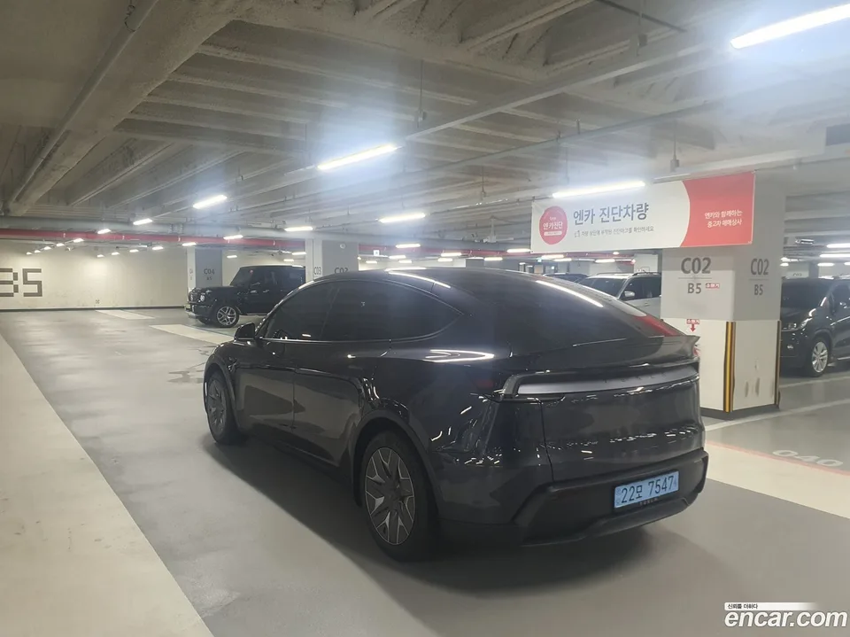 Tesla Model Y L AWD 2026 — thumbnail 5
