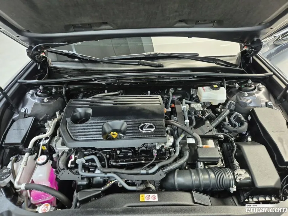 Lexus ES 300h F-Sport 2024 — thumbnail 2