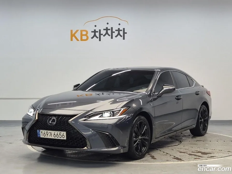 Lexus ES 300h F-Sport 2024 — photo 1, buy with delivery to Moscow