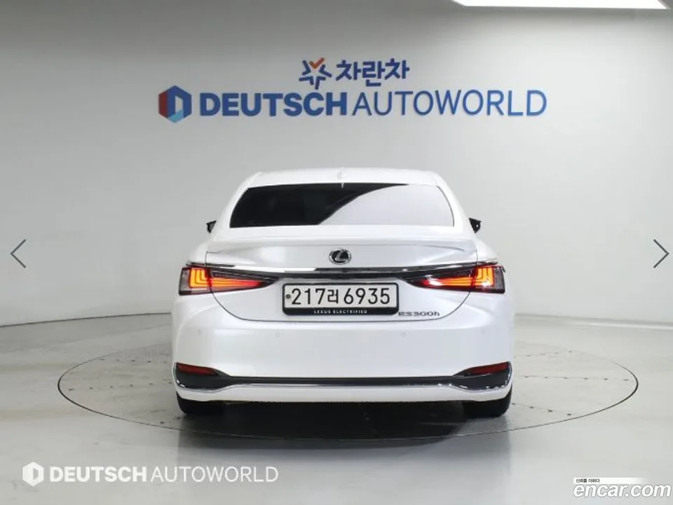 Lexus ES 300h 2025 — thumbnail 4