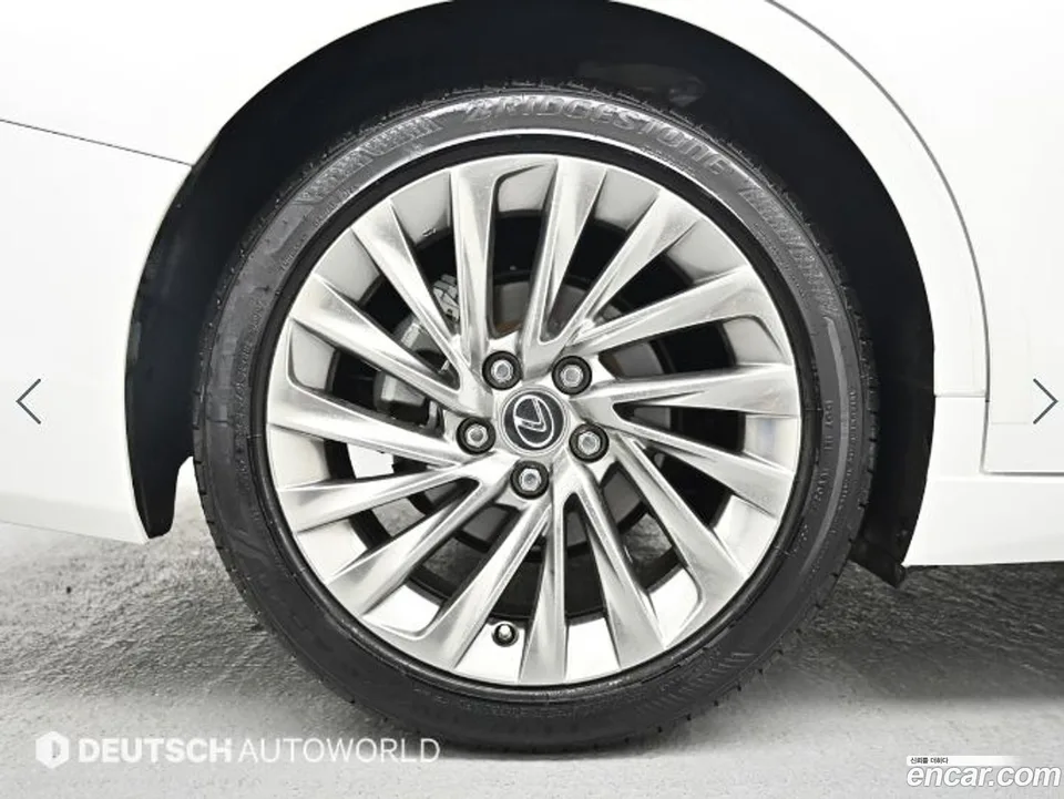 Lexus ES 300h 2025 — thumbnail 5