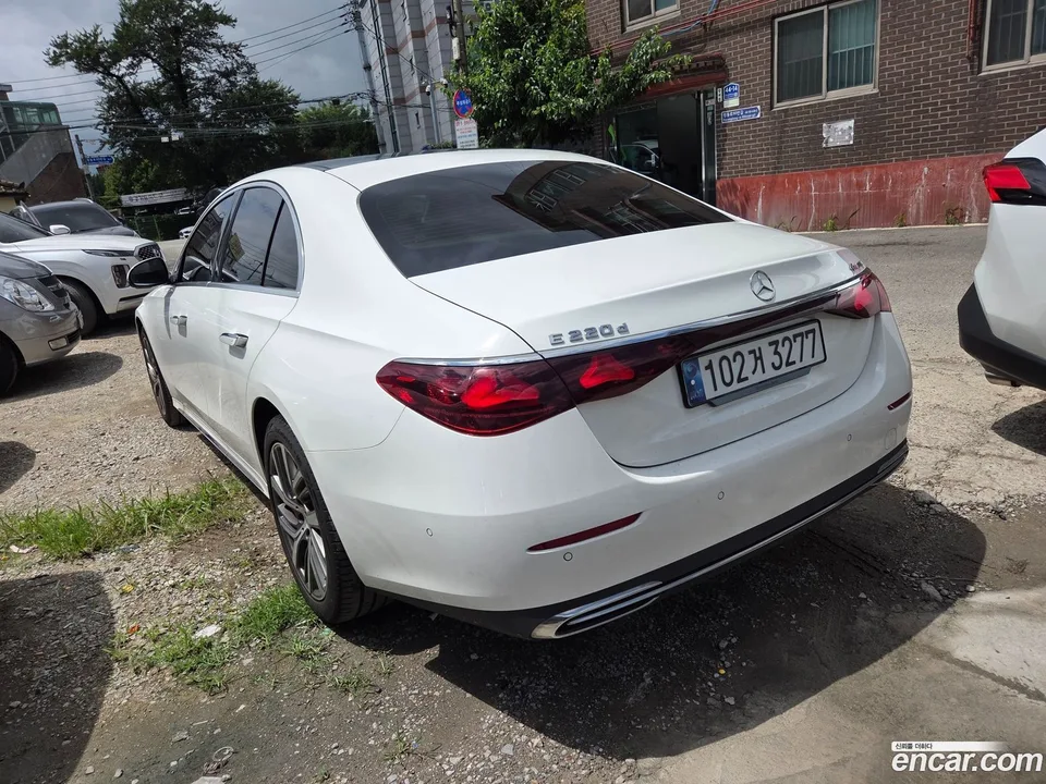 Mercedes-Benz E-Class E220d 4MATIC 2024 — thumbnail 2