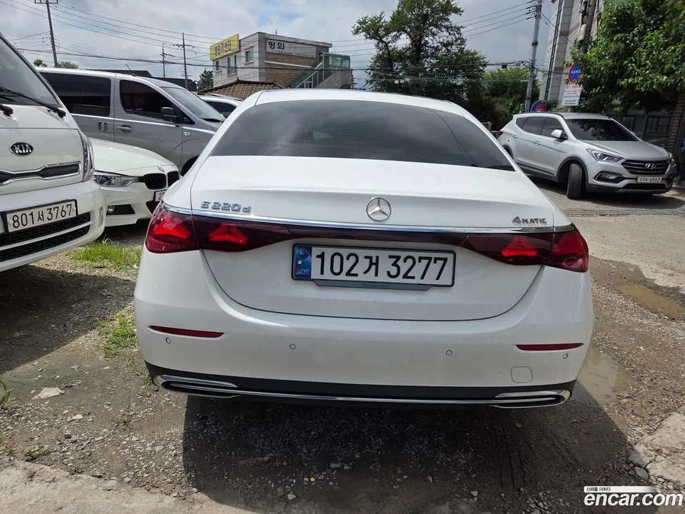 Mercedes-Benz E-Class E220d 4MATIC 2024 — thumbnail 4