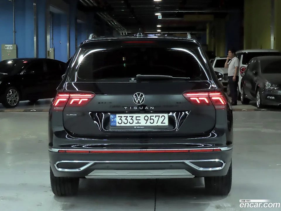 Volkswagen Tiguan Allspace 2.0 TSI 2023 — thumbnail 4