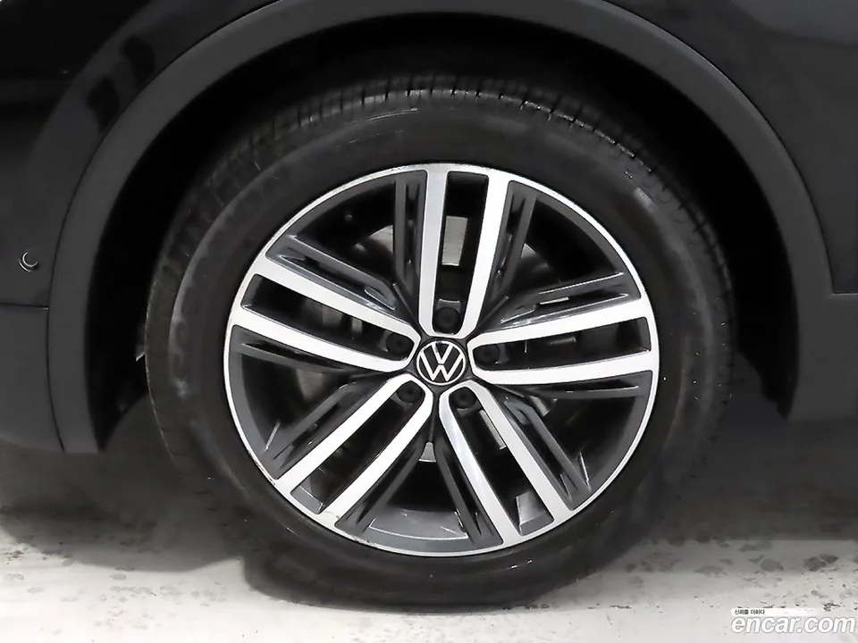 Volkswagen Tiguan Allspace 2.0 TSI 2023 — thumbnail 5