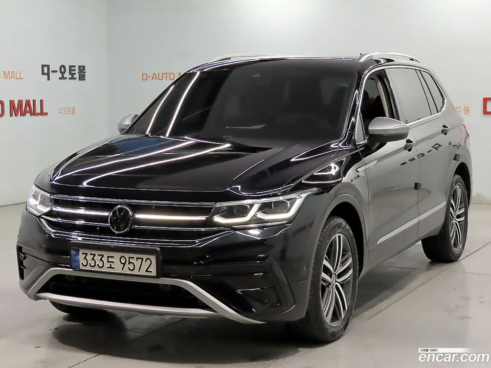 Volkswagen Tiguan Allspace 2.0 TSI 2023 — photo 1, buy with delivery to Moscow