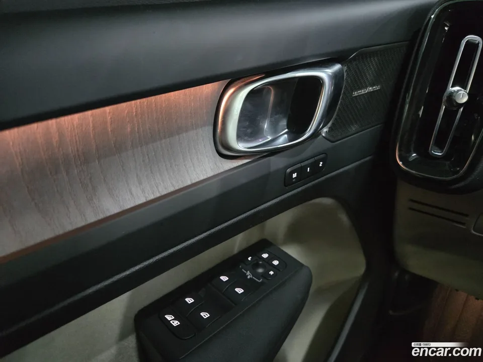 Volvo XC40 B4 2024 — thumbnail 5