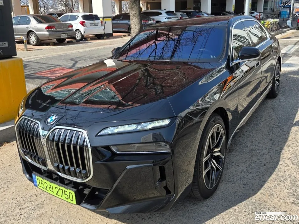 BMW 7 Series 740i xDrive M 2024 — thumbnail 3