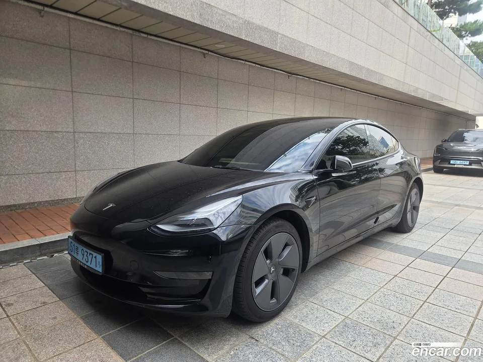 Tesla Model 3 AWD 2022 — photo 1, buy with delivery to Moscow