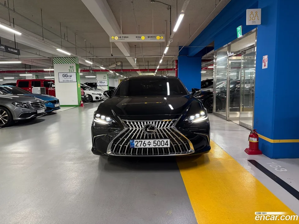 Lexus ES 300h 2025 — миниатюра 3