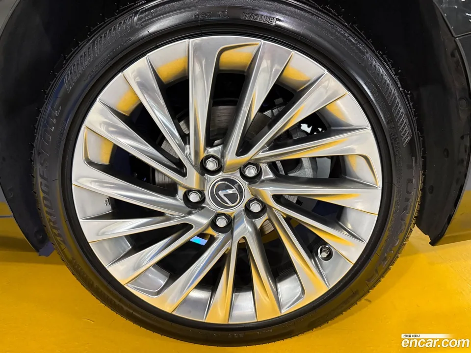 Lexus ES 300h 2025 — миниатюра 5