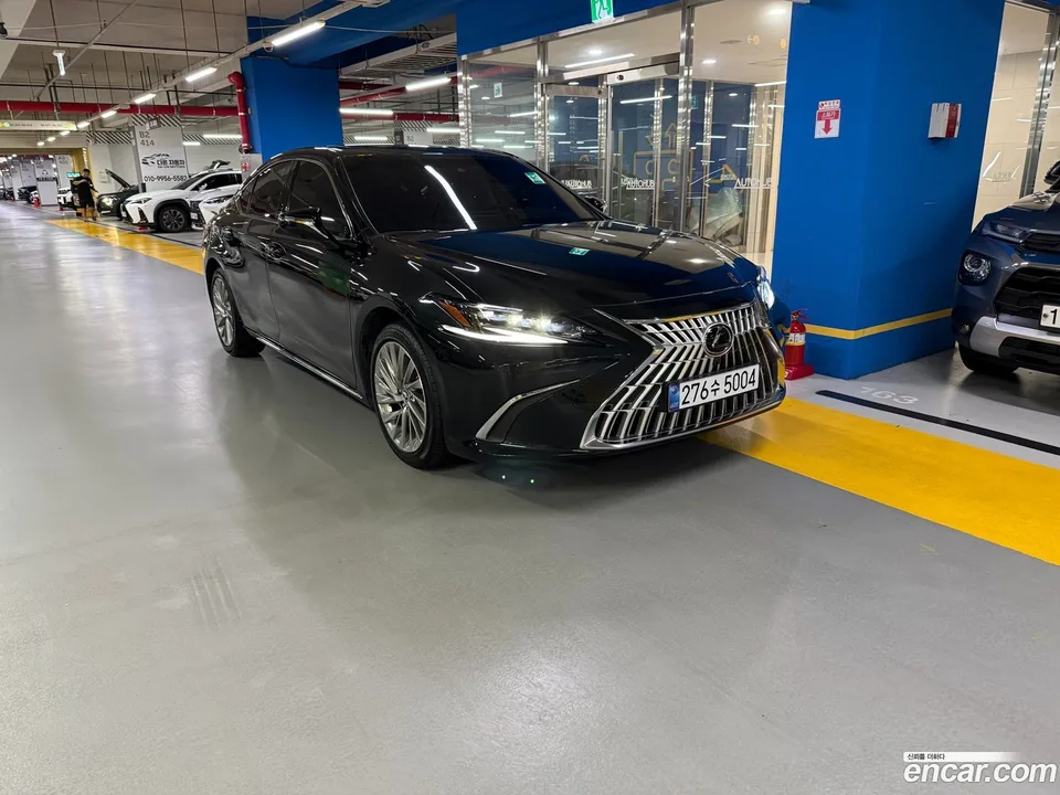 Lexus ES 300h 2025 — фото 1, купить с доставкой в Москву