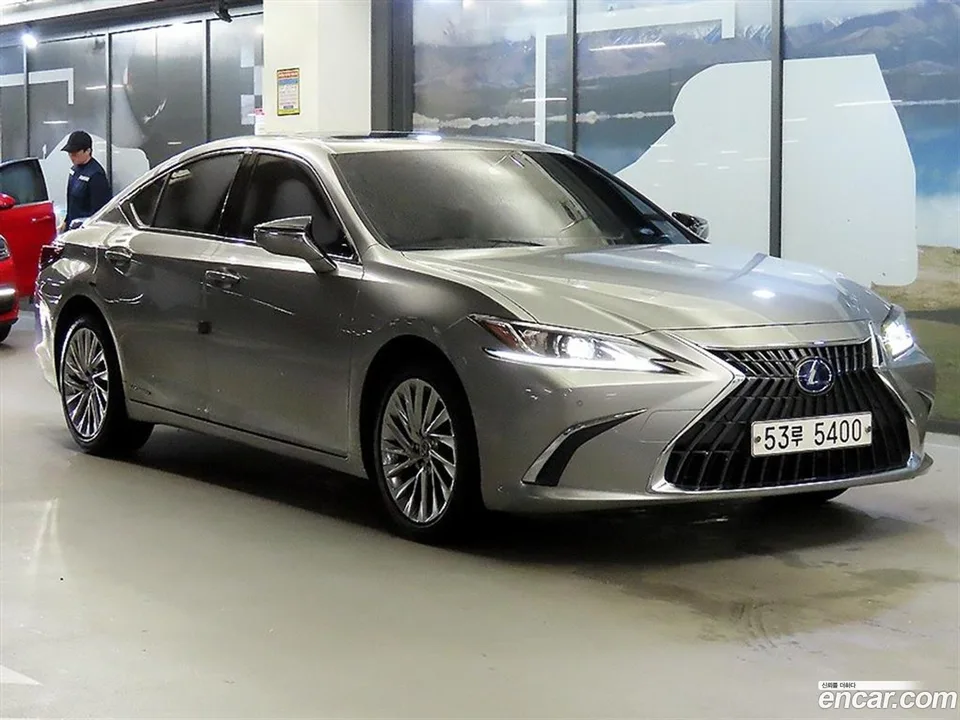 Lexus ES 300h 2022 — thumbnail 3