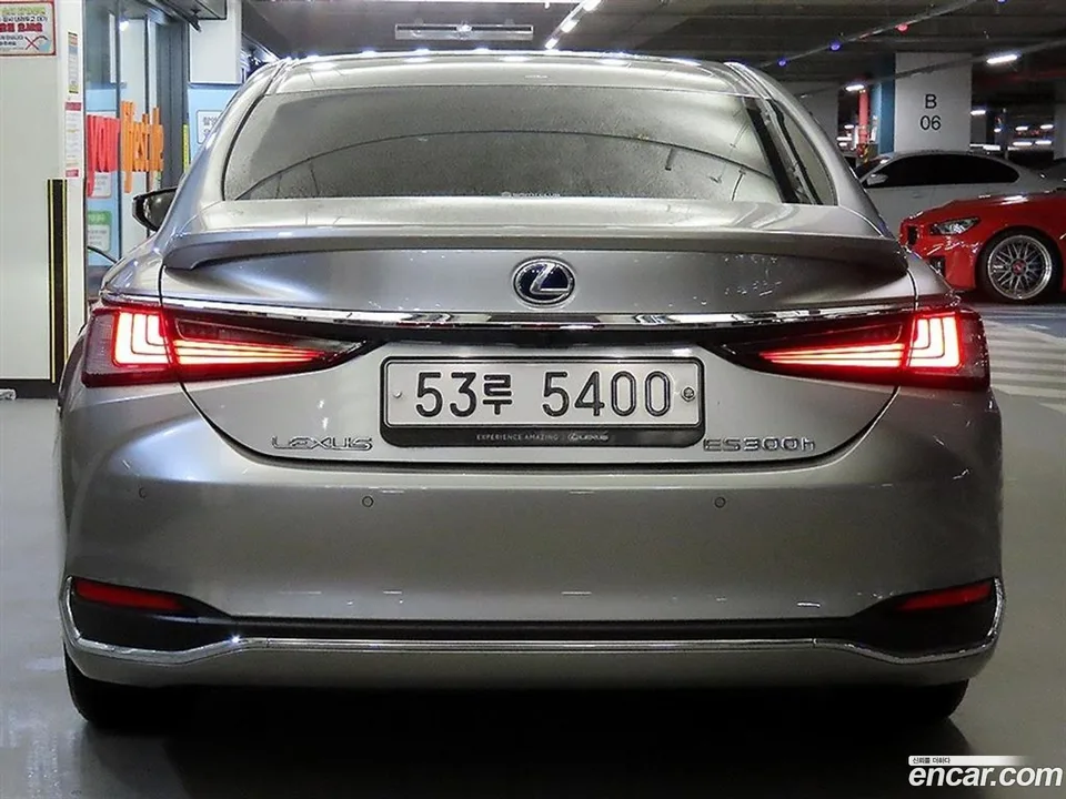 Lexus ES 300h 2022 — thumbnail 4