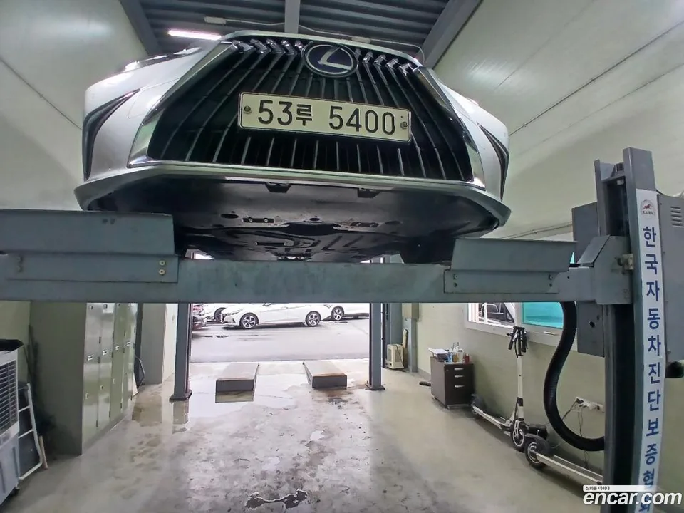 Lexus ES 300h 2022 — photo 1, buy with delivery to Moscow