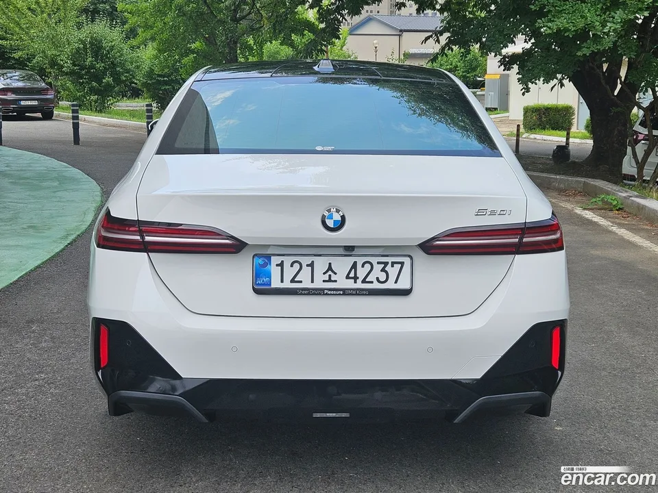 BMW 5 Series 520i M 2025 — thumbnail 4