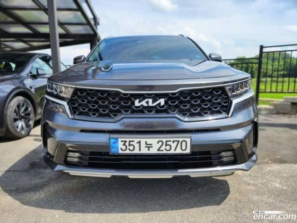 Kia Sorento 2.5T 2WD 2023 — photo 1, buy with delivery to Moscow