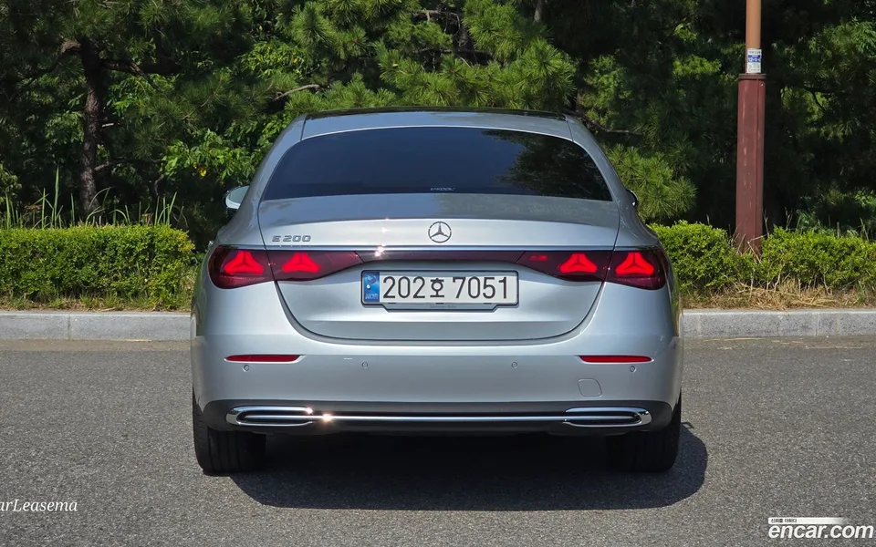 Mercedes-Benz E-Class E200 2025 — миниатюра 4