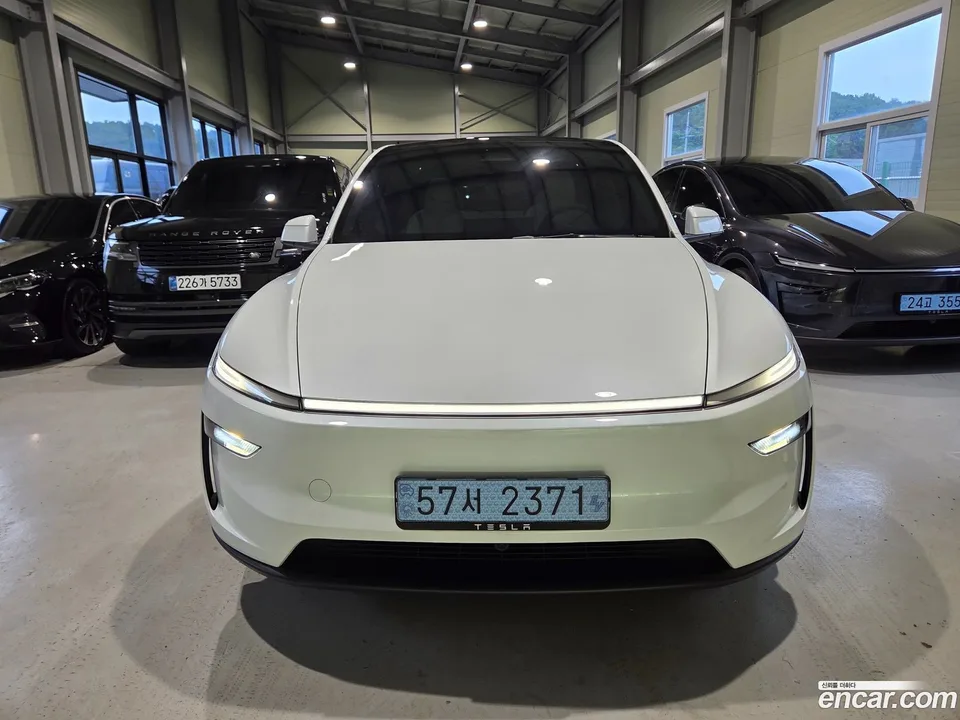 Tesla Model Y AWD 2025 — thumbnail 3