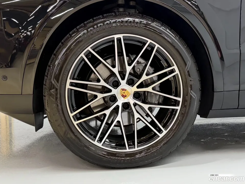 Porsche Cayenne 3.0 2024 — thumbnail 2