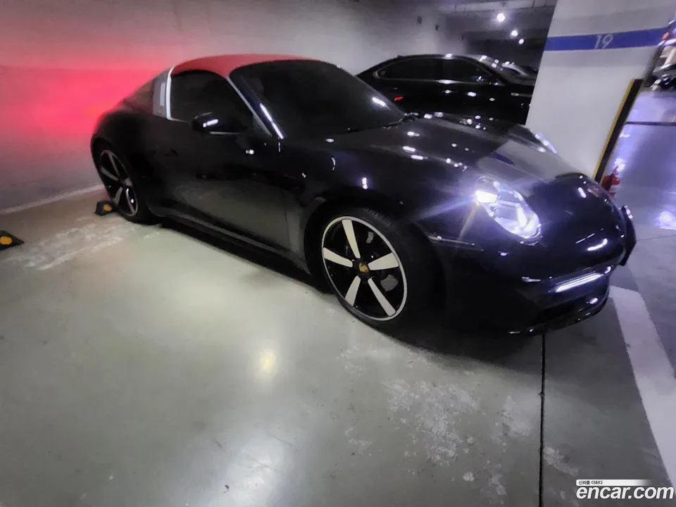 Porsche 911 (992) 4 2024 — photo 1, buy with delivery to Moscow