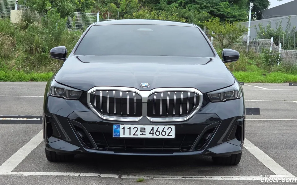 BMW 5 Series 530i xDrive M 2025 — thumbnail 3