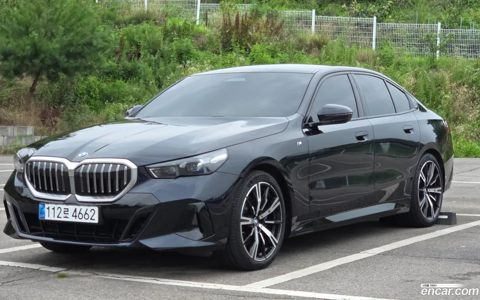BMW 5 Series 530i xDrive M 2025 — photo 1, buy with delivery to Moscow
