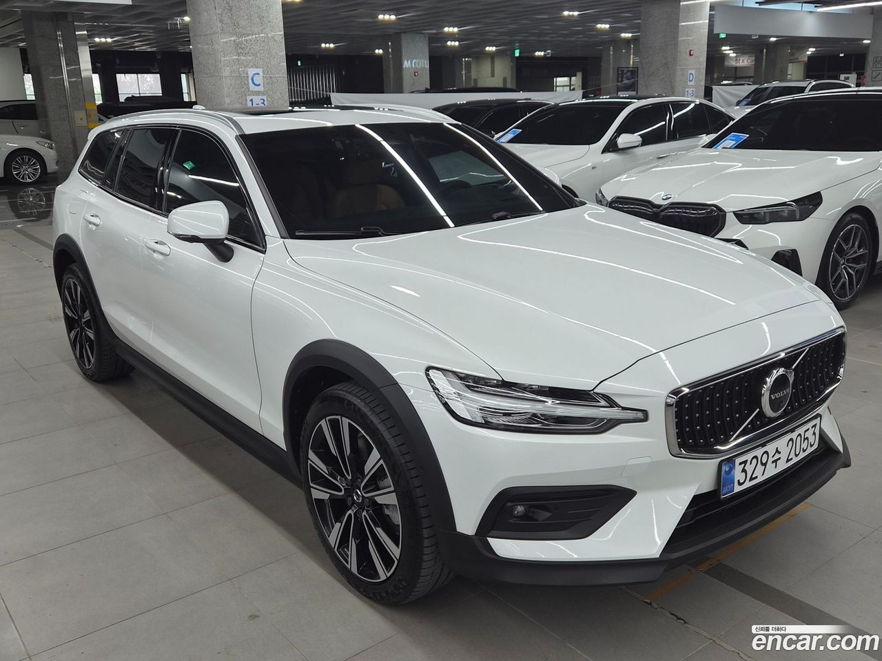 Volvo V60 Cross Country 2023 — 2