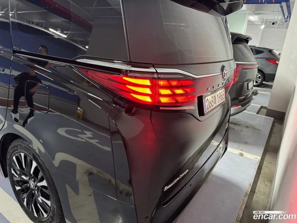 Toyota Alphard 2.5 HEV AWD 2025 — thumbnail 3