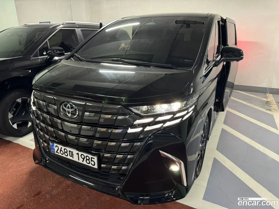 Toyota Alphard 2.5 HEV AWD 2025 — photo 1, buy with delivery to Moscow