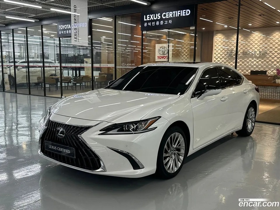Lexus ES 300h 2023 — фото 1, купить с доставкой в Москву