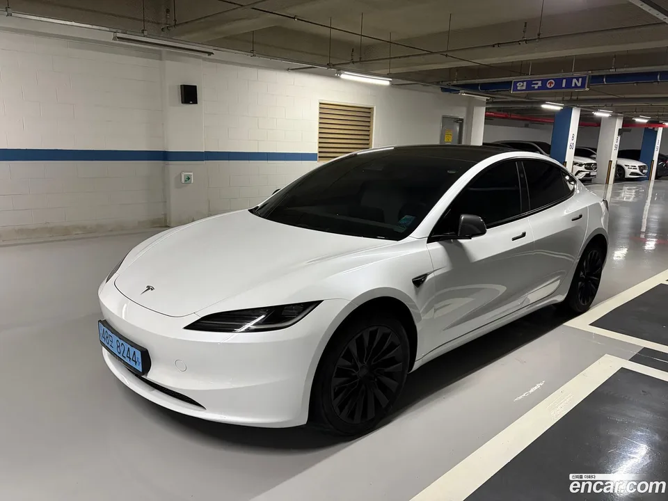 Tesla Model 3 RWD 2024 — photo 1, buy with delivery to Moscow