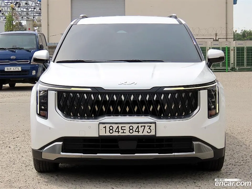 Kia Carnival 9 2023 — photo 1, buy with delivery to Moscow